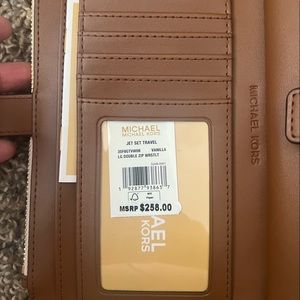 Michael kors wallet